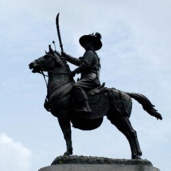 Monumento di Re Taksin (1954) che si trova a Thonburi, creato in onore del glorioso condottiero che cacciò i Birmani fuori dai confini e dopo la caduta di Ayutthaya, stabilì la capitale a Thonburi King Taksin Monument Thonburi